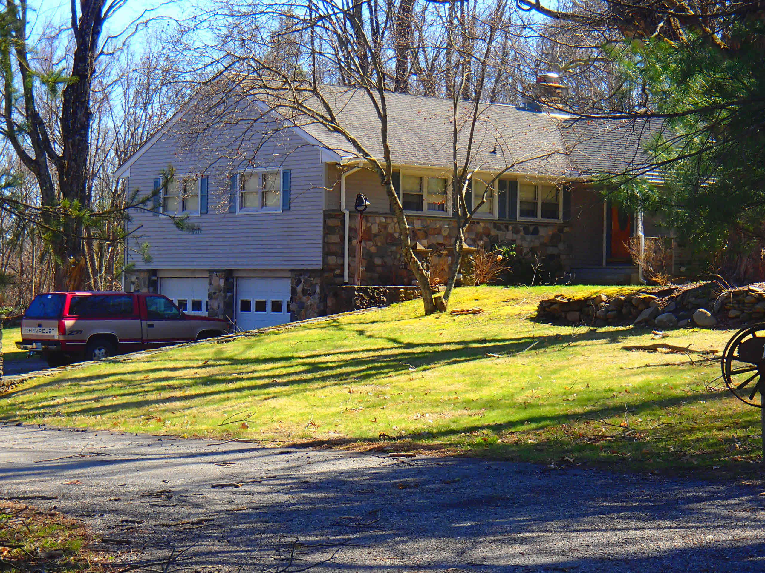 Building photograph for 14 TAPPEN RD